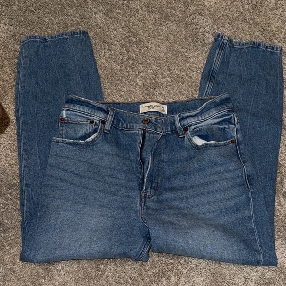 A&F The Mom High Rise - Picture 2 of 4